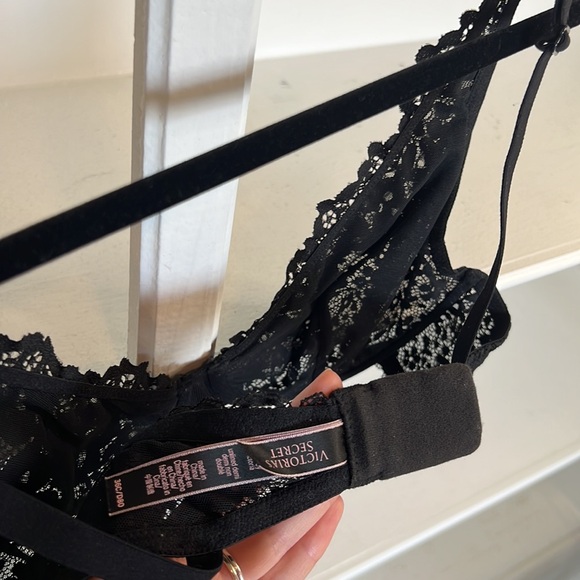 Victorias Secret Black Lace V Neck Plunge Underwire Bra - 36C - Picture 4 of 5